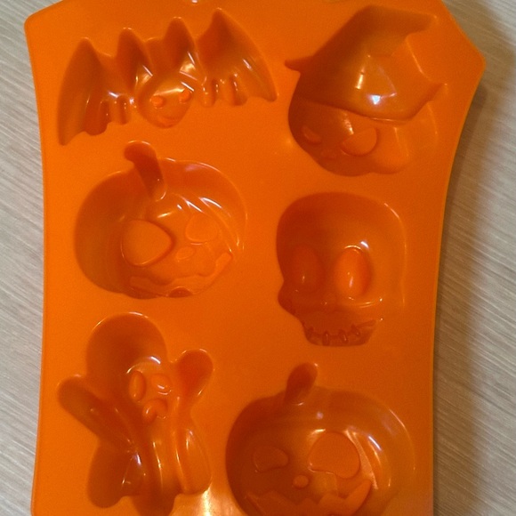 Halloween Silicone Cookie Cutter Set – Pumpkin, Skull, Ghost, & Bat Baking Molds - Picture 10 of 16